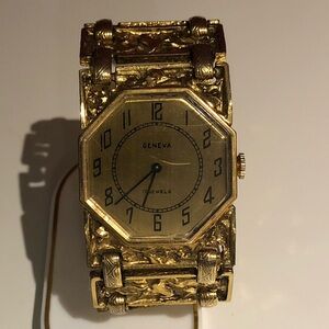 Geneva vintage gold tone 17 jewel watch